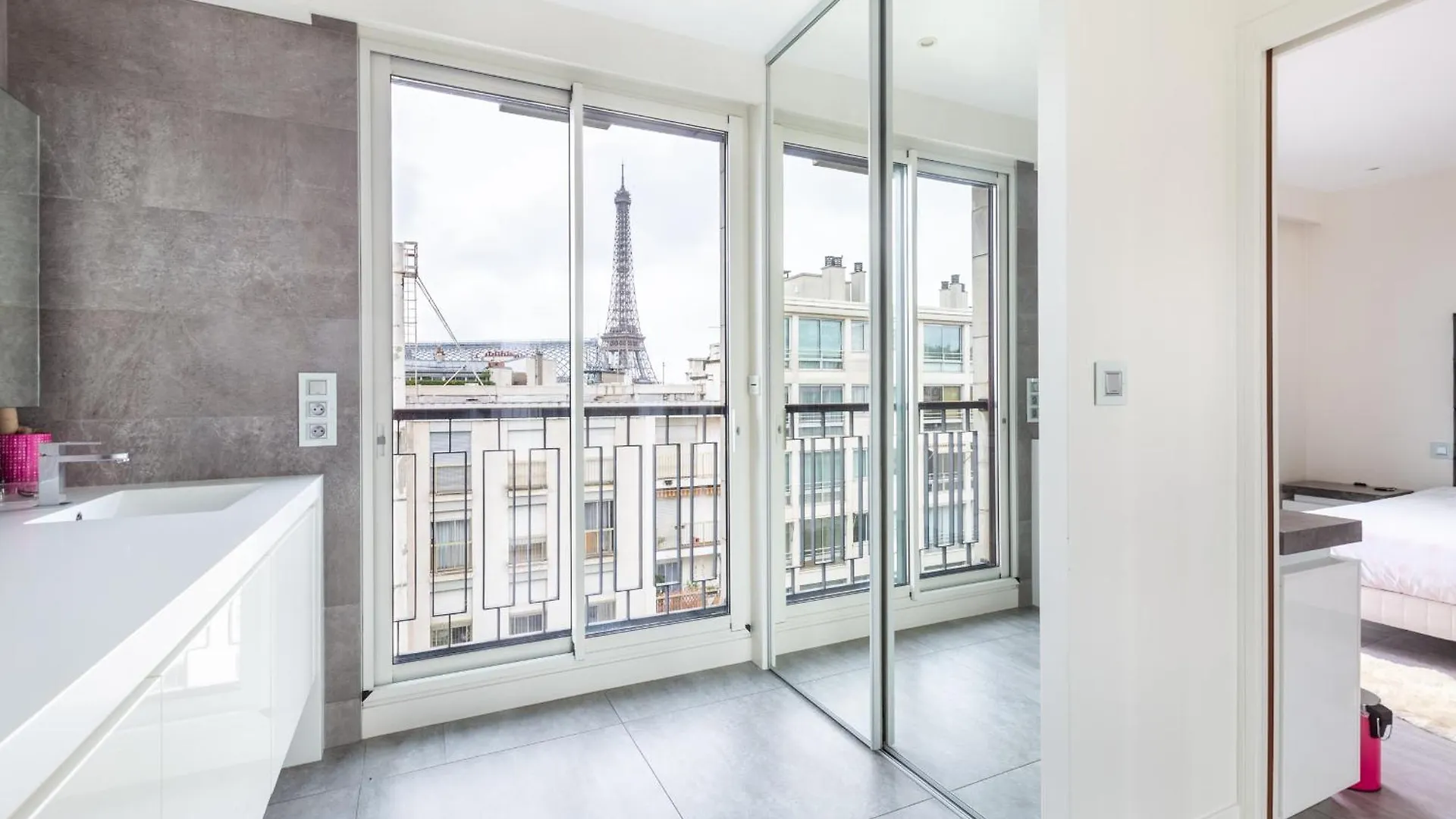 Luxury Eiffel Tower Apartment Paris