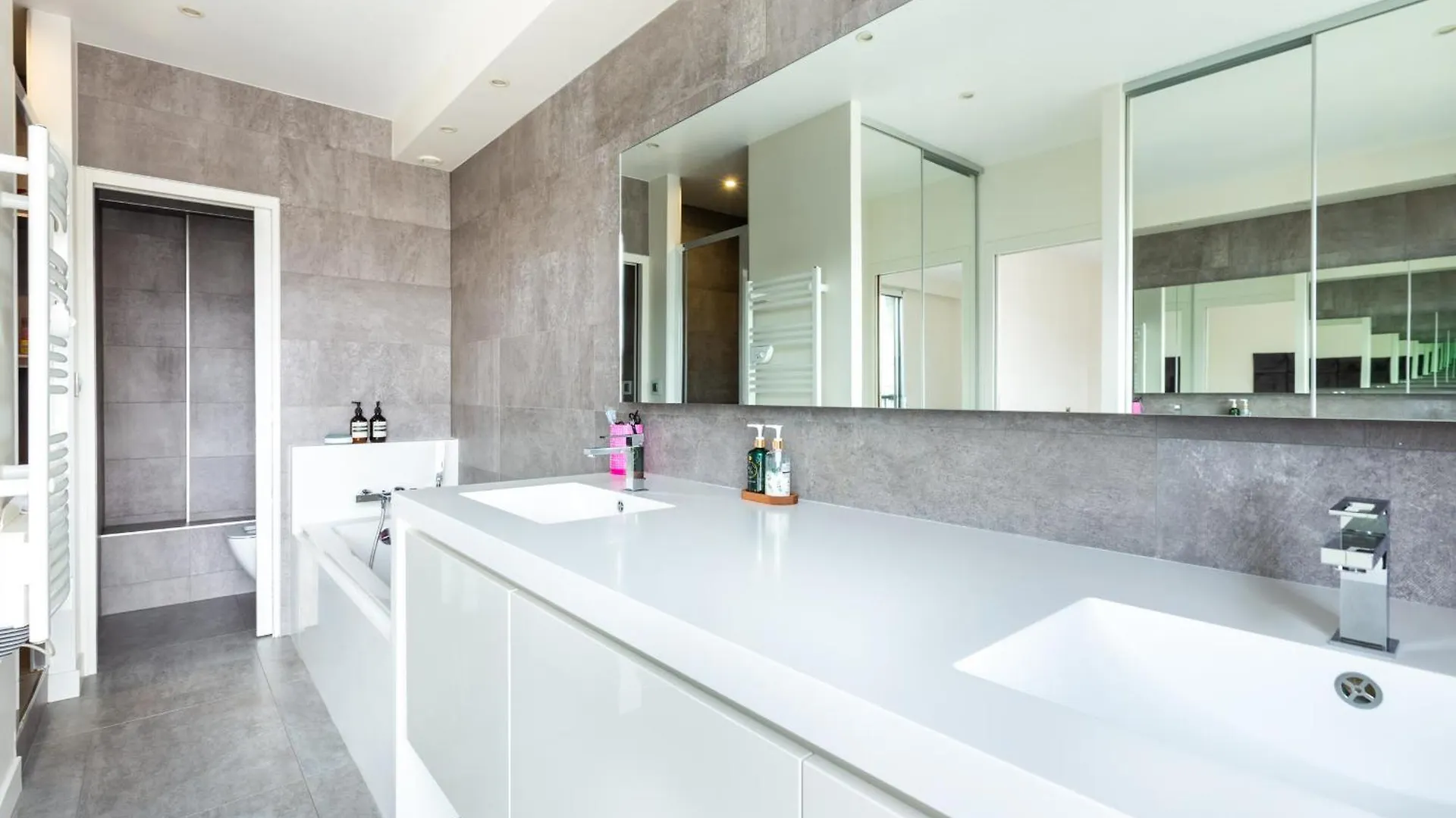 Luxury Eiffel Tower Apartment Paris